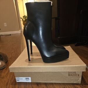 Steve Madden Velina Leather Boots